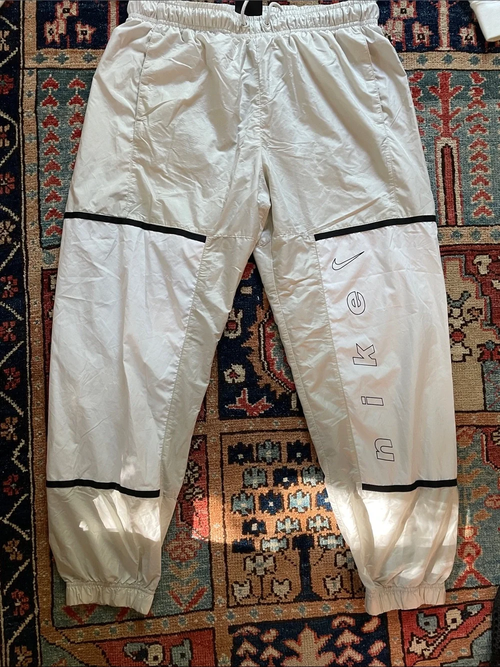 Nike White Two-Piece Cropped Windbreaker Set with Black Trim
